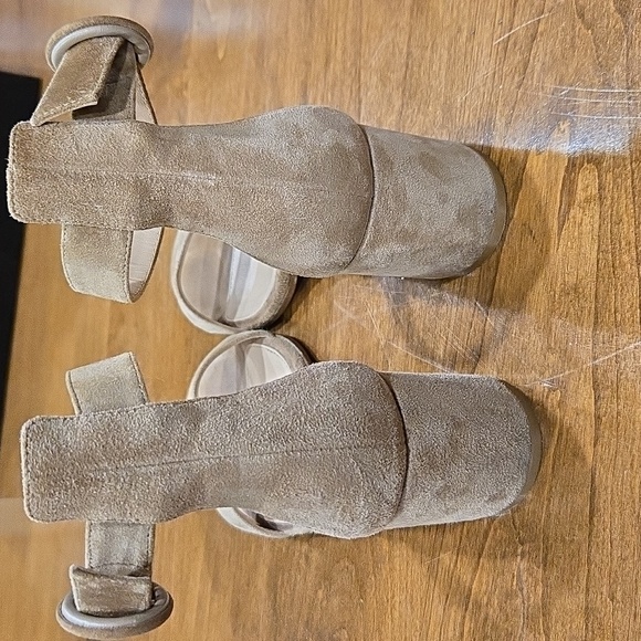 Gently worn Gianvitto Rossi sandals - Picture 2 of 7